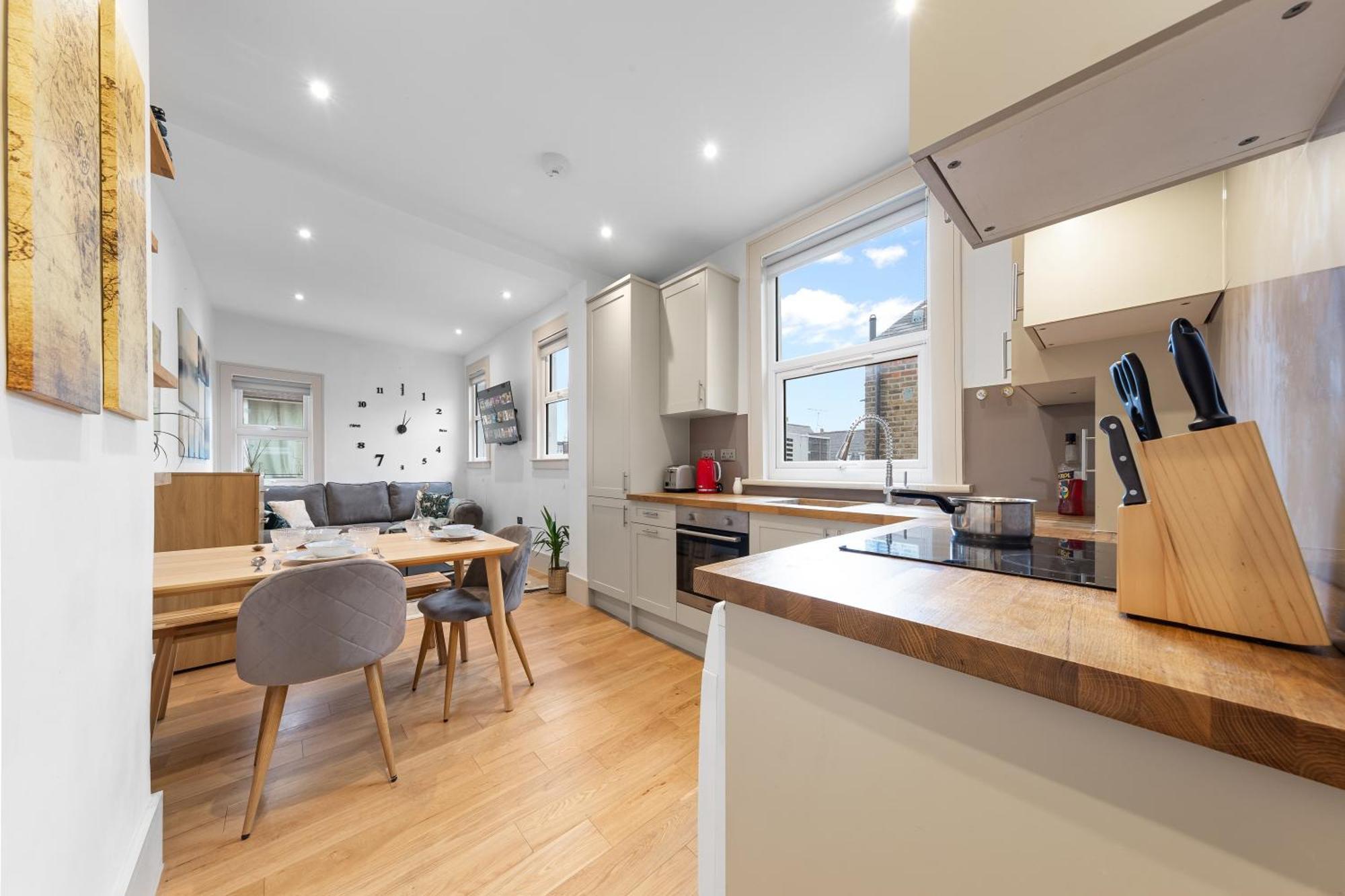 Apartament Modern Spacious 1 Bed Flat Near Richmond Park *