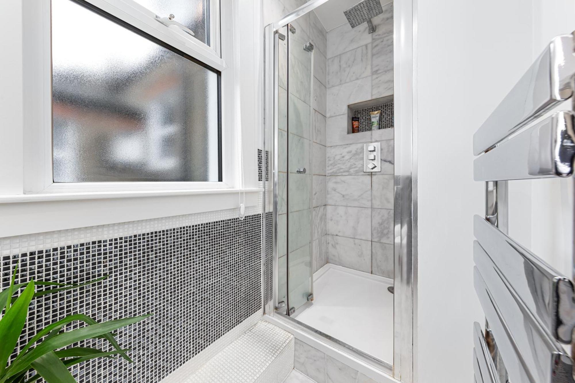 Modern Spacious 1 Bed Flat Near Richmond Park Londra